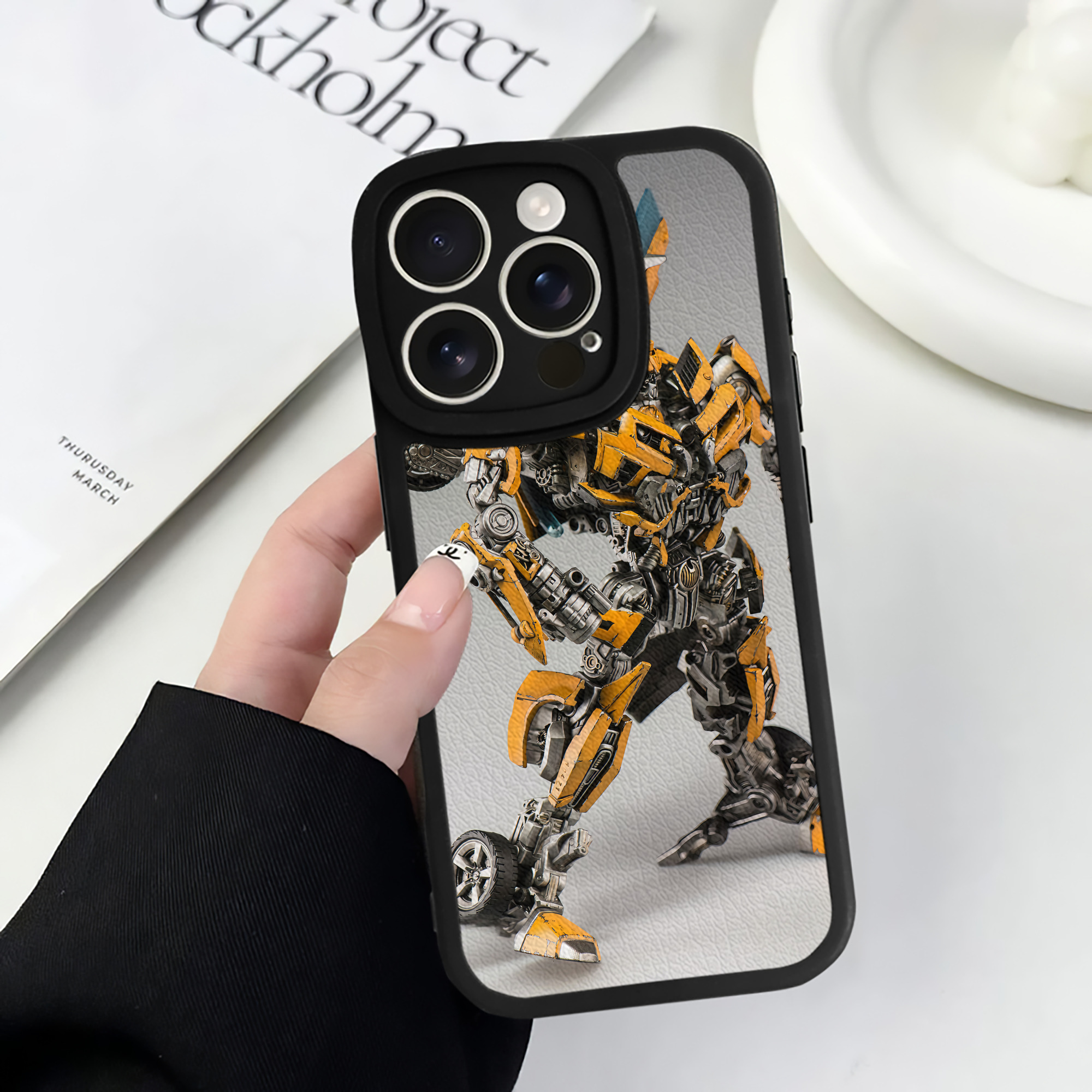 （画像用） Transformers トランスフォーマー 【iPhone 16シリーズ対応】シリコンスマホケース（レザー調） 材質：シリコン